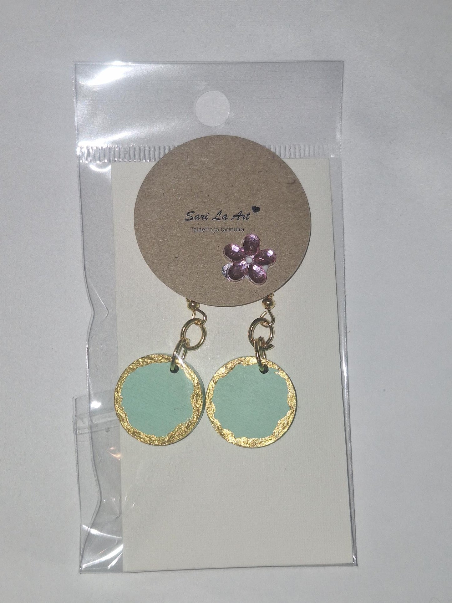 Emilia malliston puiset korvakorut