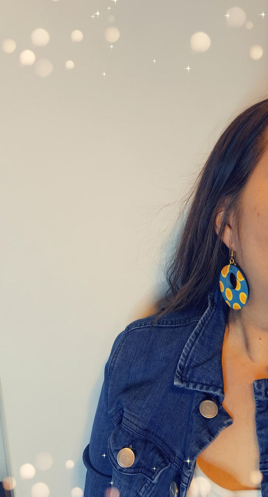 Puukorvakorut käsinmaalatut, moniväriset