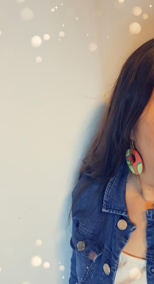 Puukorvakorut käsinmaalatut, moniväriset