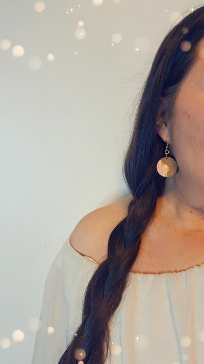 Puukorvakorut käsinmaalatut