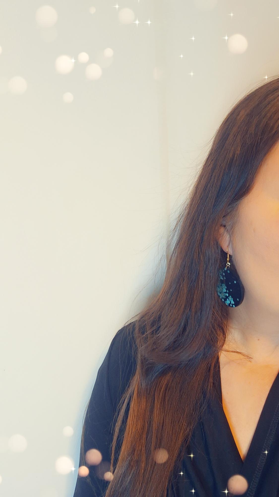 Puukorvakorut käsinmaalatut, kukkateema