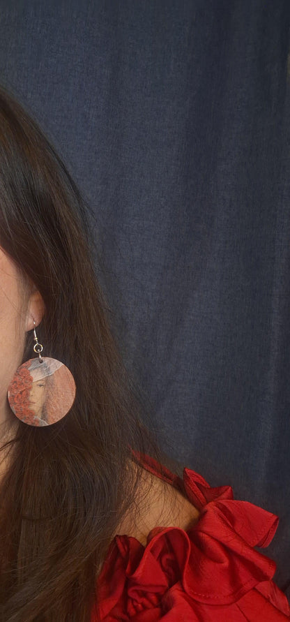 Puukorvakorut, Vintage: Nainen ja ruusut