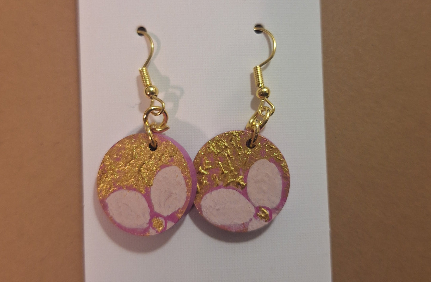 Veera-malliston puiset korvakorut