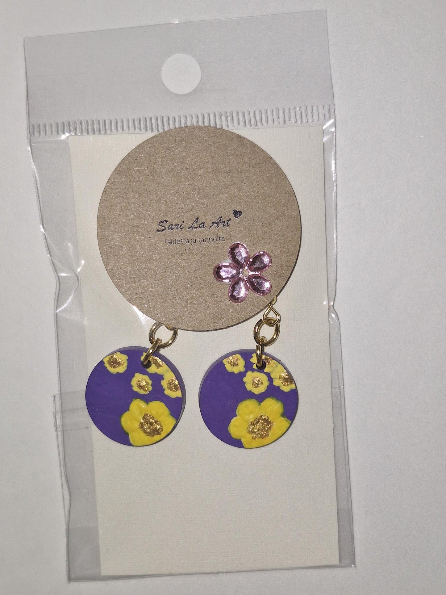 Lisa-malliston puiset korvakorut