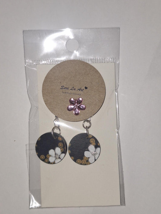 Aino-malliston puiset korvakorut